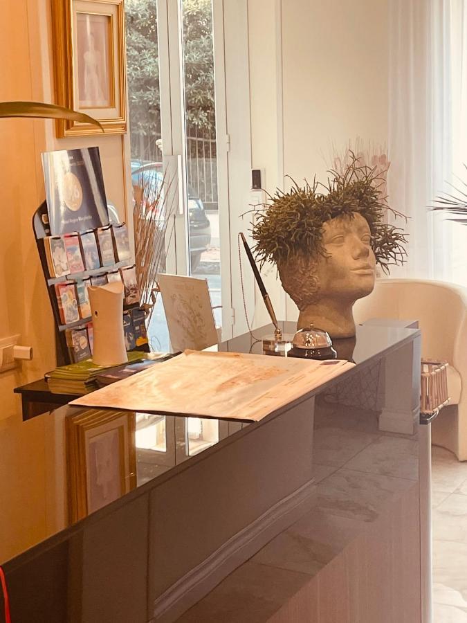 Hotel Regina Margherita Bordighera Dış mekan fotoğraf
